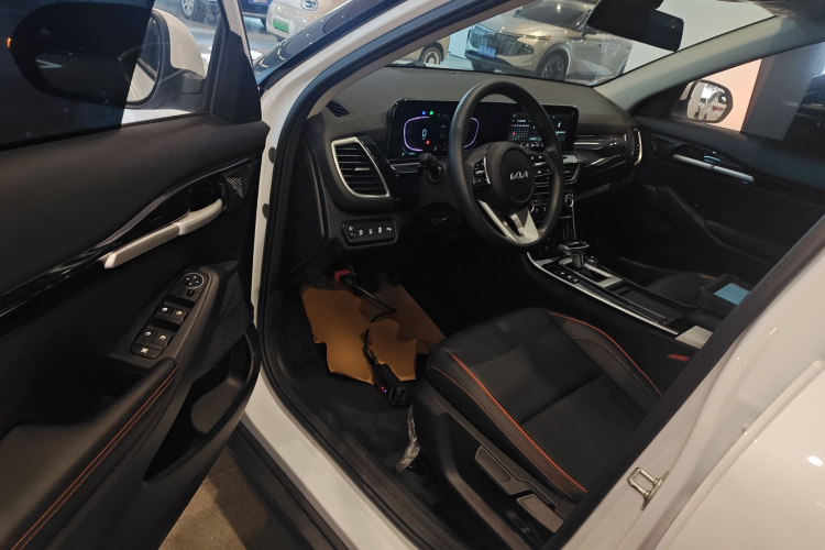 Kia Seltos 2025 car image #13