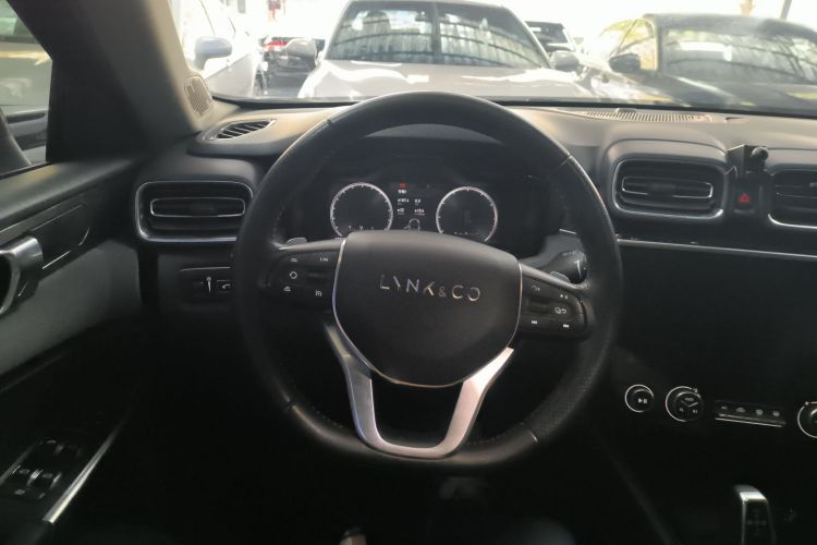 Lynk & Co 02 2019 car image #13