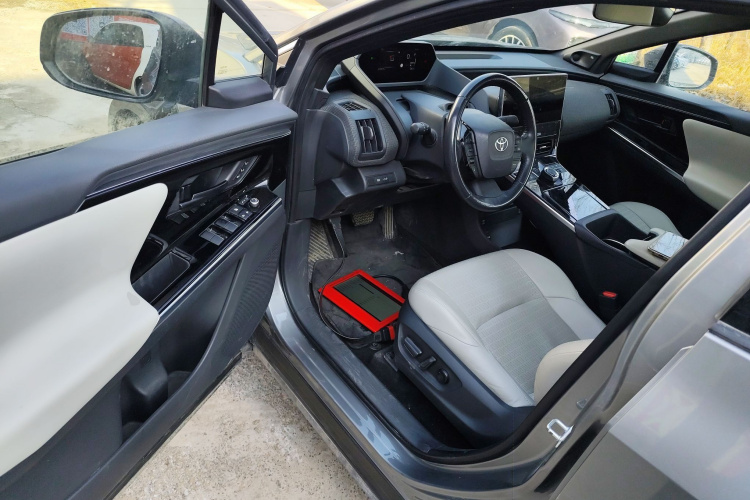 Toyota bZ4X 2022 immagine di auto #13