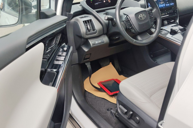 Toyota bZ4X 2022 immagine di auto #13