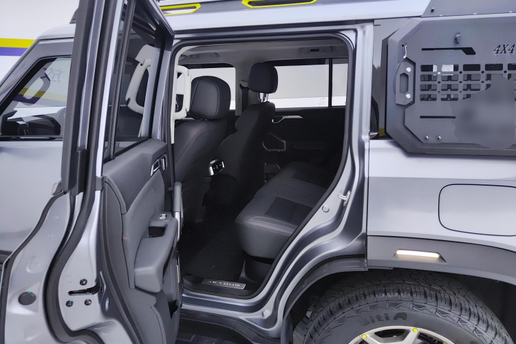 Jetour Traveller 2024 car image #13