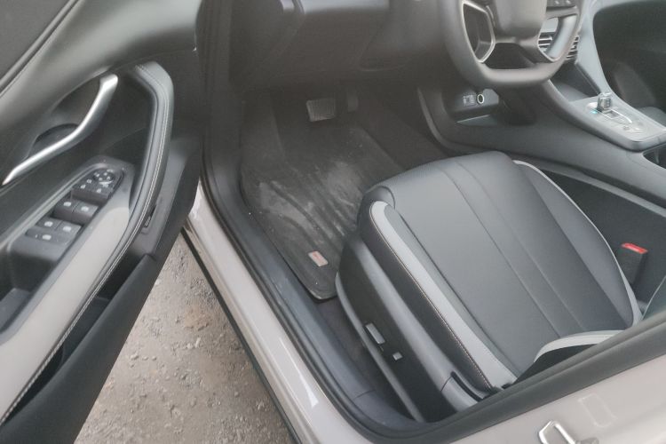 BYD Sea Lion 05 DM-i 2025 car image #13