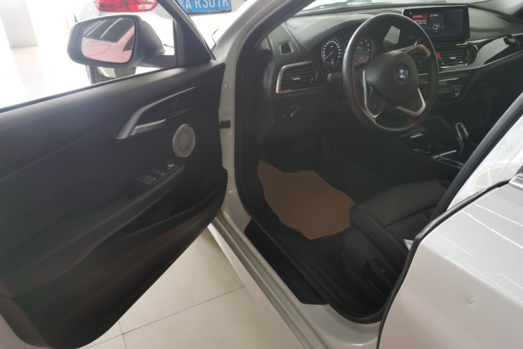 BMW 1 Series 2021 car image #13