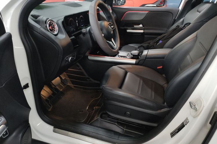 Mercedes-Benz EQA Class 2022 immagine di auto #13