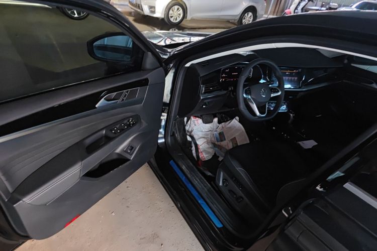 Volkswagen Passat 2024 car image #13