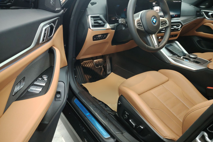 BMW i4 M50 2024 car image #13