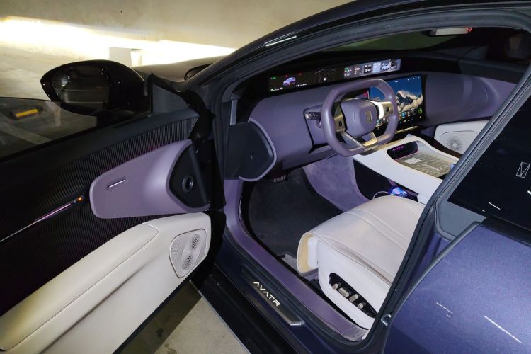 Avatr 12 2024 car image #13