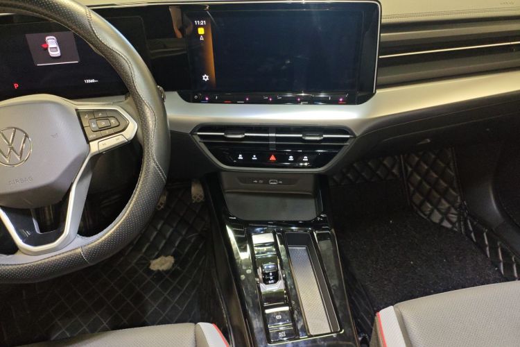 Volkswagen Lamando 2024 immagine di auto #13