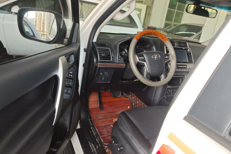 Toyota Land Cruiser Prado 2019 #13 Toyota Land Cruiser Prado 2019 car image #13