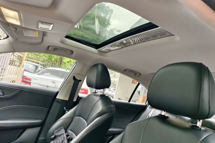 Roewe i5 2023 car image #13