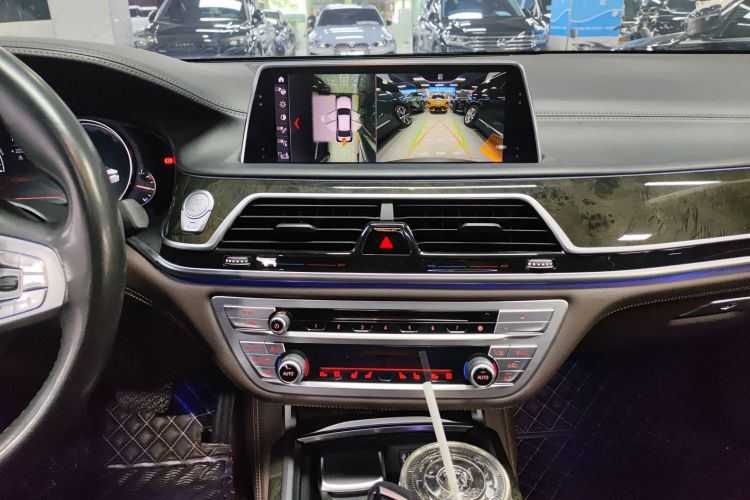 BMW 7 Series 2019 #13 BMW 7 Series 2019 car image #13