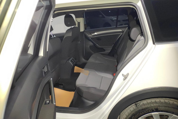 Volkswagen Golf (Imported) 2020 immagine di auto #13