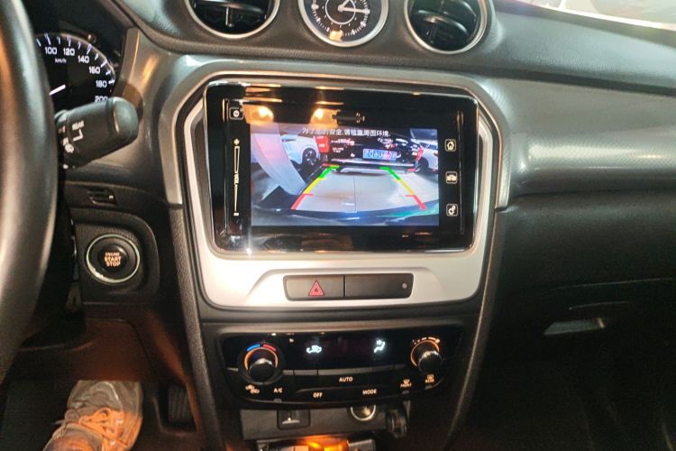 Suzuki Vitara 2018 car image #13