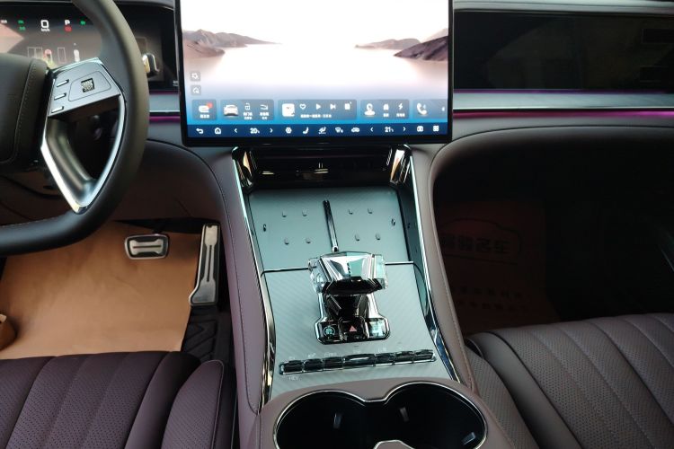 Denza Z9GT 2024 car image #13