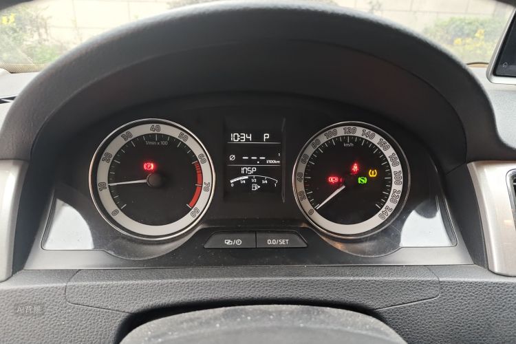 Skoda Rapid 2018 car image #13