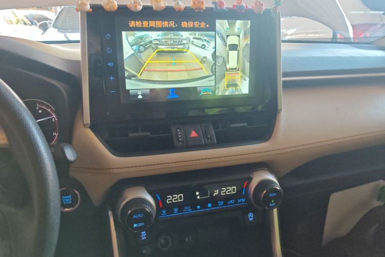Toyota RAV4 2020 car image #13