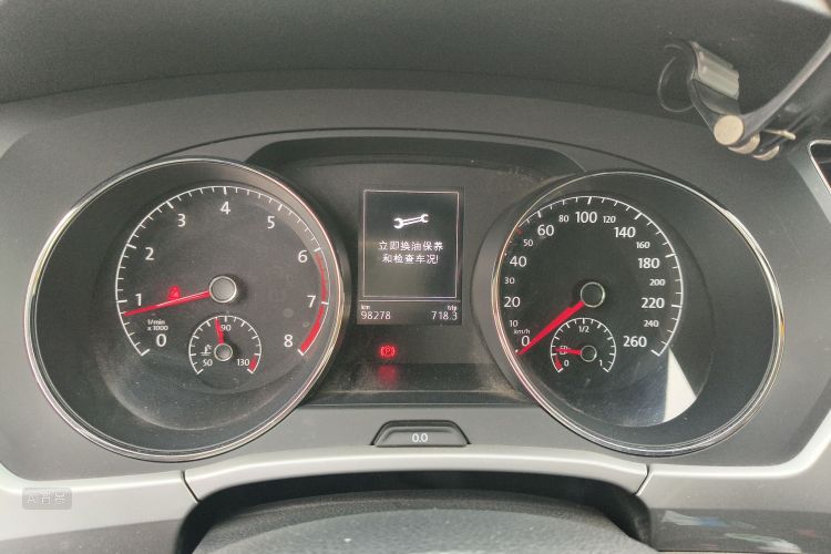 Volkswagen Touran 2017 car image #13