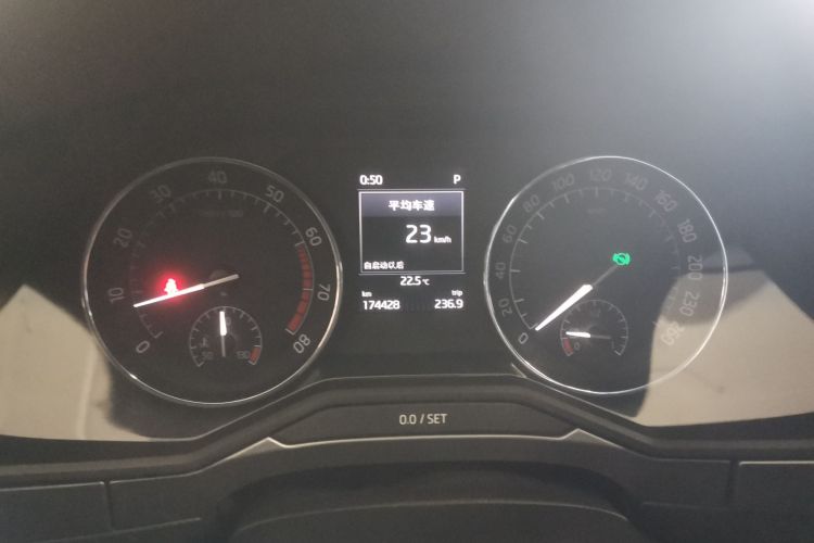 Skoda Superb 2015 car image #13