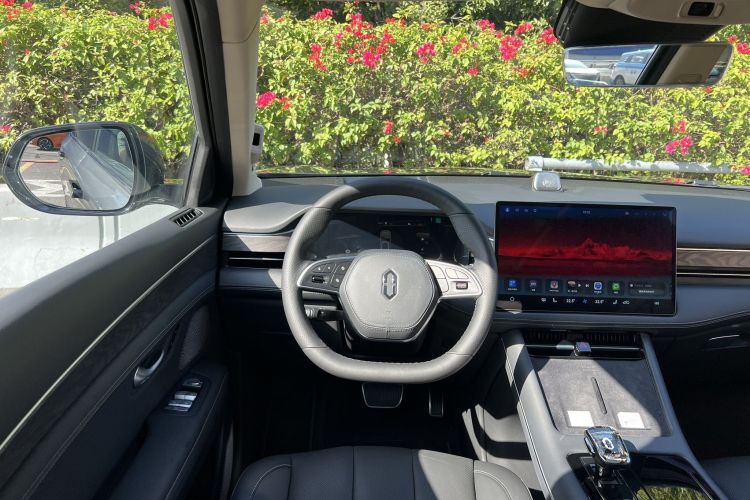 2023 car image #13