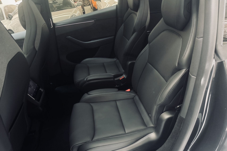 特斯拉 Model Y L 2025 汽车图片 #13