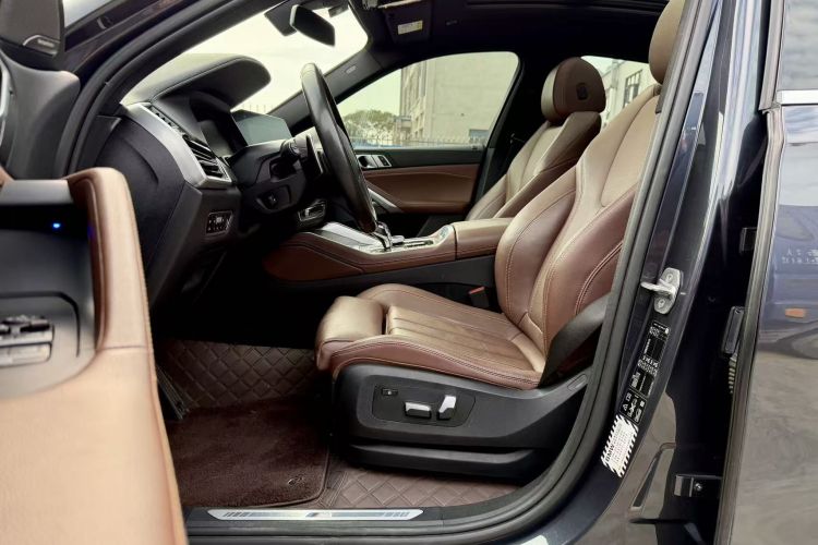 BMW X6 2020 car image #13