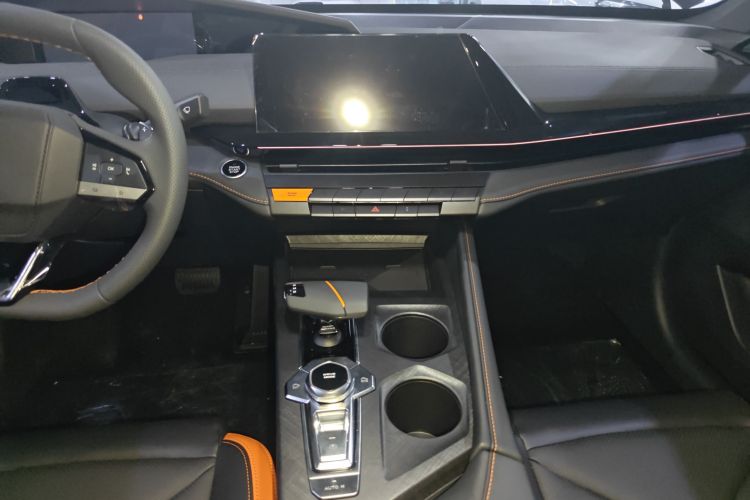 Changan UNI-V 2025 car image #13