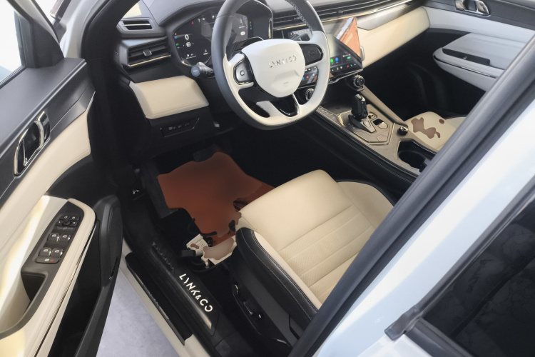 Lynk & Co 01 EM-P 2022 car image #13