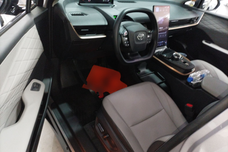 Toyota bZ3 2024 immagine di auto #13