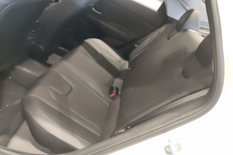 Hyundai Elantra 2025 car image #13