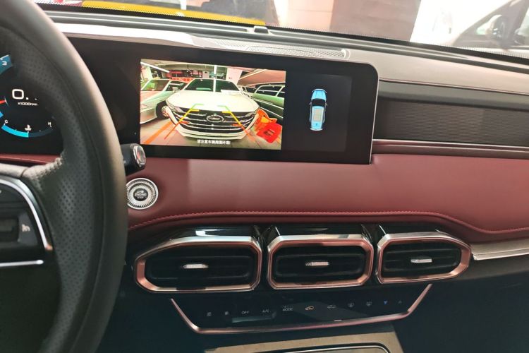 X70 PLUS 2024 car image #13