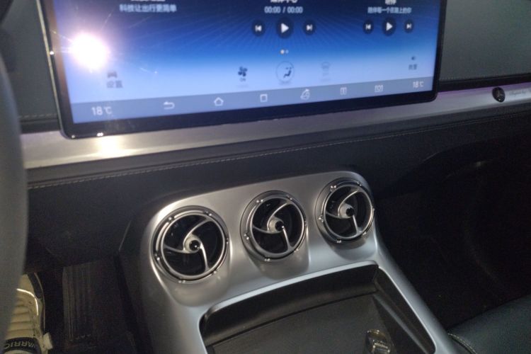 Denza X 2020 #13 Denza X 2020 car image #13