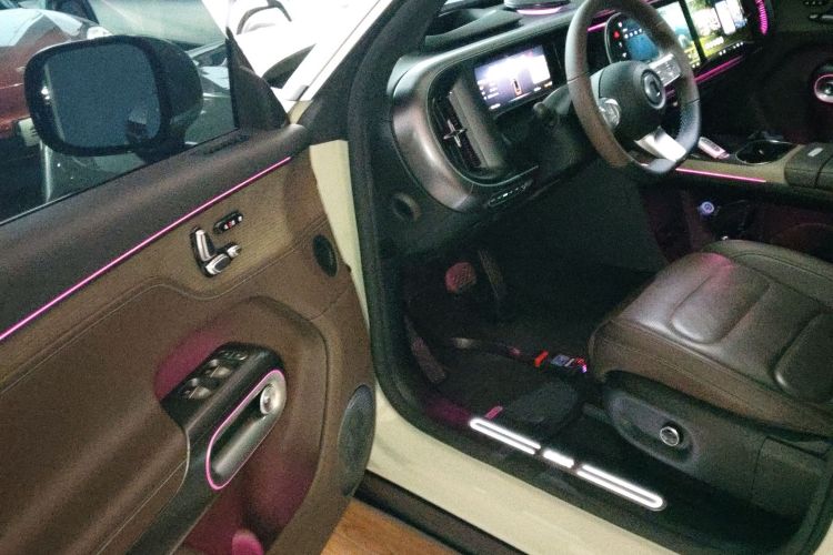 Livan 2024 car image #13
