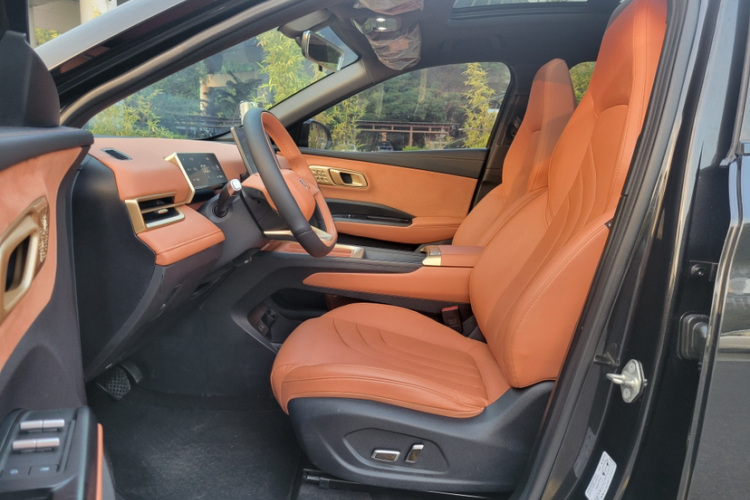 哪吒汽车 哪吒X 2024 汽车图片 #13