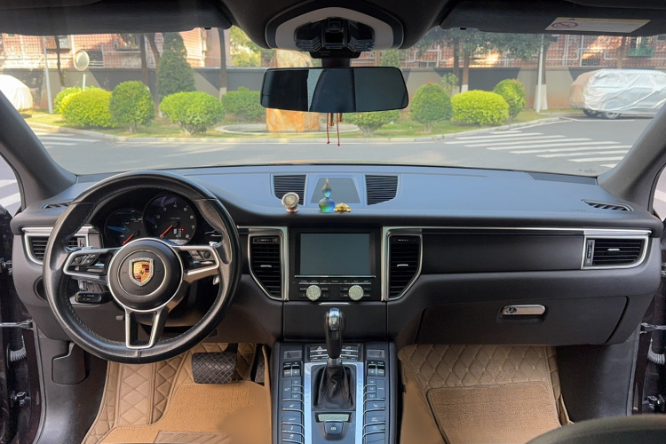 2016 car image #13