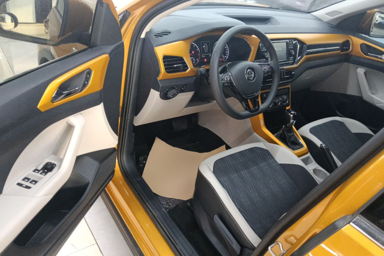 Volkswagen T-Cross 2019 car image #13
