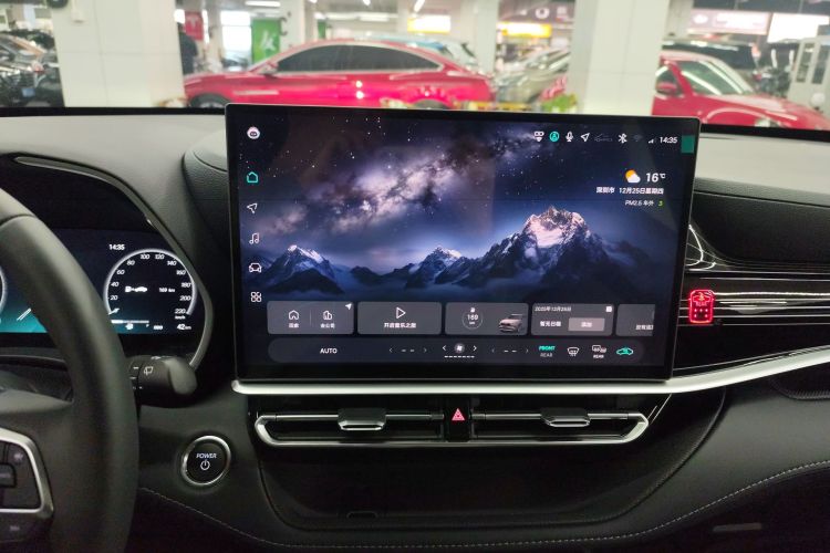 Toyota Highlander 2025 car image #13