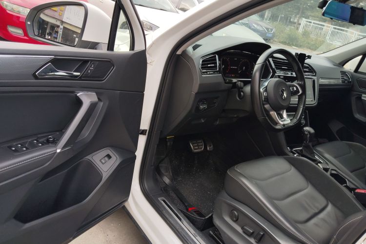 Volkswagen Tiguan L 2021 car image #13