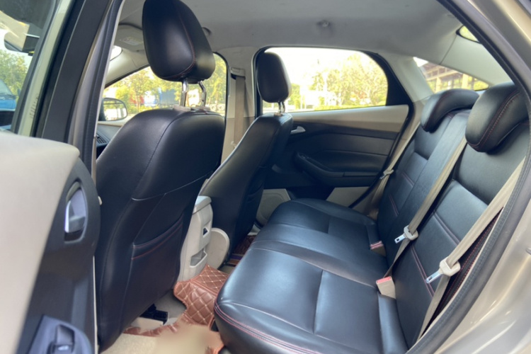Ford Focus 2018 car image #13