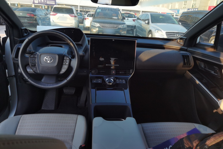 Toyota bZ4X 2022 immagine di auto #13