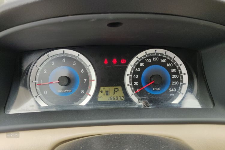 Toyota Corolla (Classic) 2015 #13 Toyota Corolla (Classic) 2015 immagine di auto #13