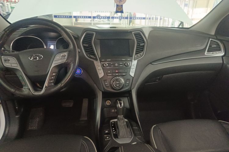 Hyundai Santa Fe 2017 #13 Hyundai Santa Fe 2017 car image #13