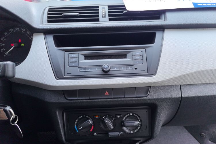 Skoda Fabia 2015 car image #13