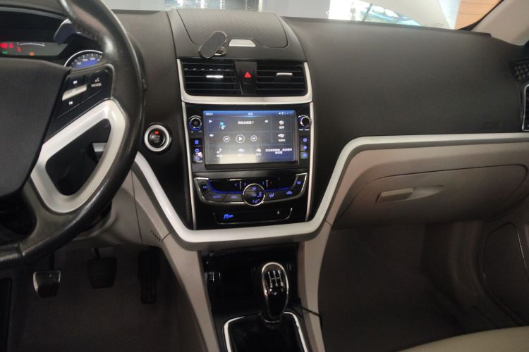 Emgrand 2016 car image #13
