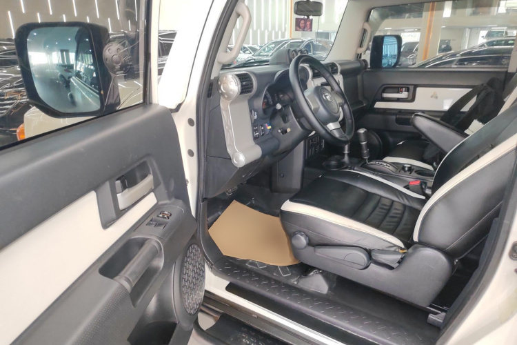 Toyota FJ Cruiser 2018 car image #13