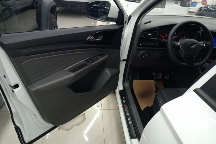 VS5 2020 car image #13