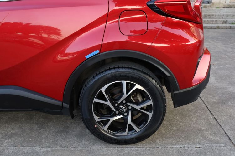 Toyota C-HR 2018 car image #13