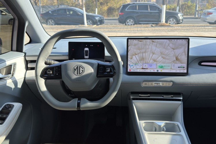 MG 4 EV 2025 car image #13