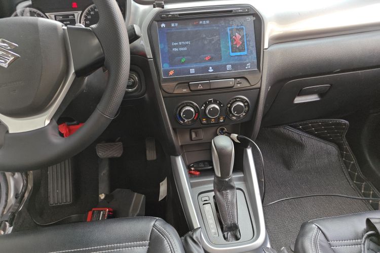 Suzuki Vitara 2016 car image #13