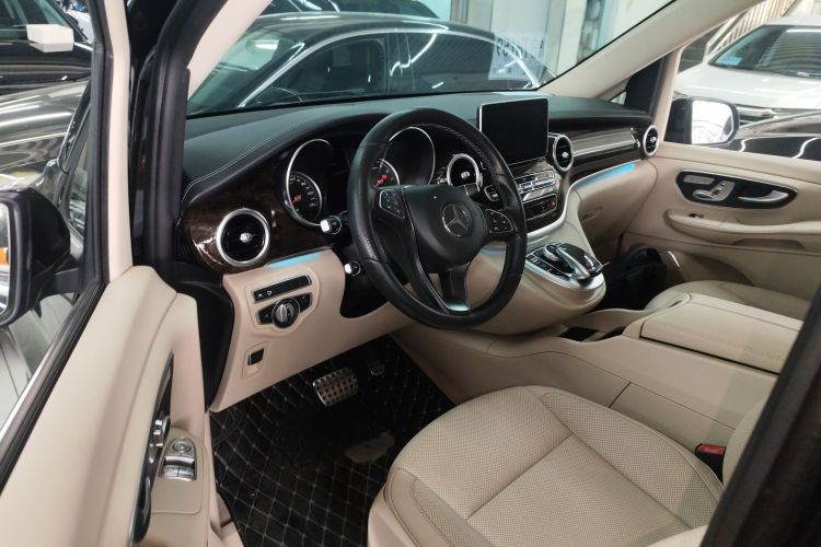 Mercedes-Benz V Class 2020 car image #13