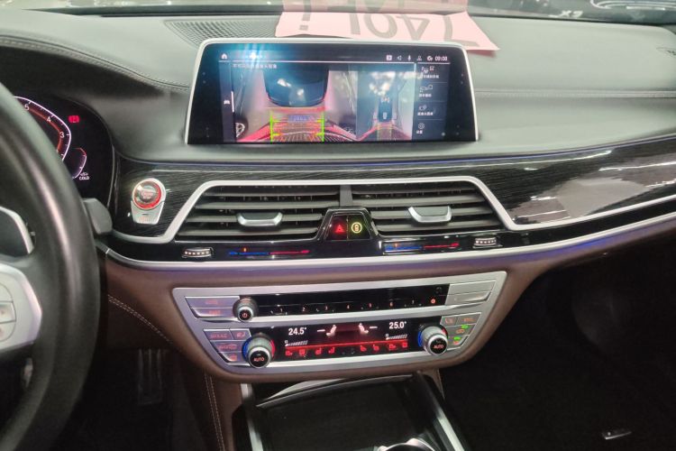 BMW 7 Series 2019 car image #13